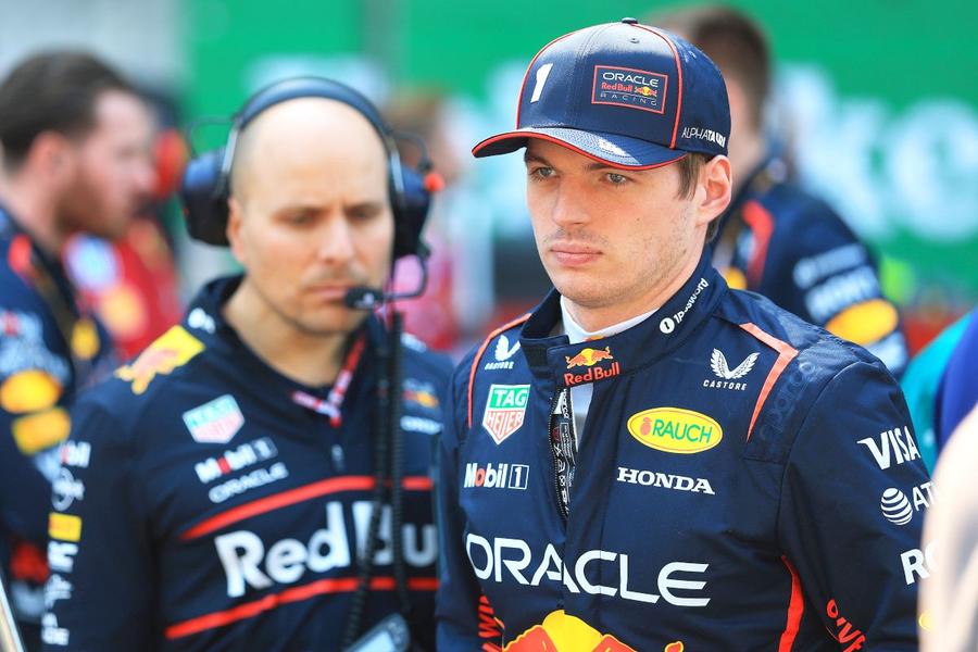 Max Verstappen, pilotul celor de la Red Bull, foto: Guliver/gettyimages Lecție tactică și prim triumf pentru Lewis Hamilton la Ferrari! Clasamentele complete la piloți și constructori în Formula 1, după cursa sprint din China