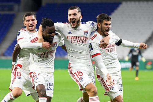 Rayan Cherki, cu numărul 18 // foto: Imago Images