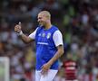 „Rambo”, Adriano și o braziliancă intră într-un bar din Rio » Nu e banc, e clipul care „a rupt” internetul!