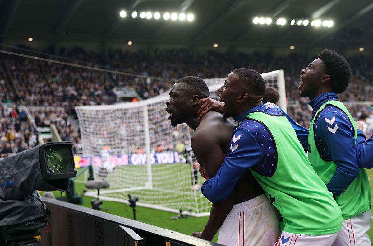 Newcastle - Sunderland, cu scenografie demnă de „Tyne-Wear Derby”