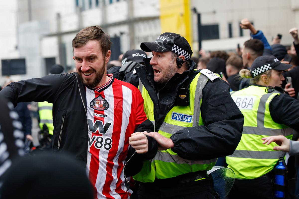 Fanii lui Newcastle și Sunderland, confruntări sângeroase înainte de meci