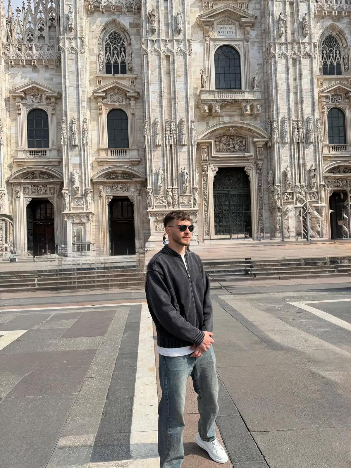 Laurențiu Popescu a primit vestea convocării la Milano, în vacanță // foto: Instagram
