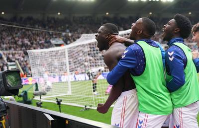 Derby-ul Newcastle - Sunderland n-a dezamăgit nici de această dată! Scenografie bestială și „remontada” parafată în minutul 90