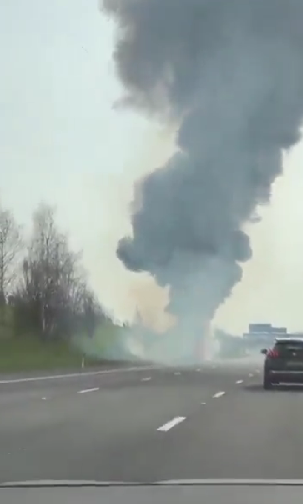 Panică pe autostradă: autocar cu fani de la Manchester City, cuprins de flăcări în drumul către Wembley