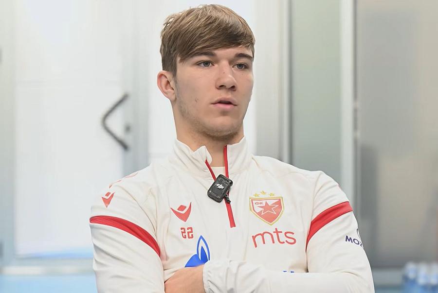 Vasilije Kostov, cel mai valoros fotbalist din campionatul Serbiei. Foto: Captură YouTube @SportalRS „Părinții mei nu au sunat niciodată antrenorii!” » La 17 ani, cel mai căutat fotbalist din Serbia dezvăluie secretul succesului