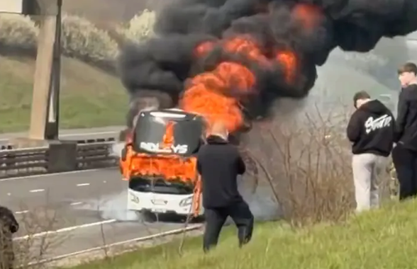 Panică pe autostradă: autocar cu fani de la Manchester City, cuprins de flăcări în drumul către Wembley