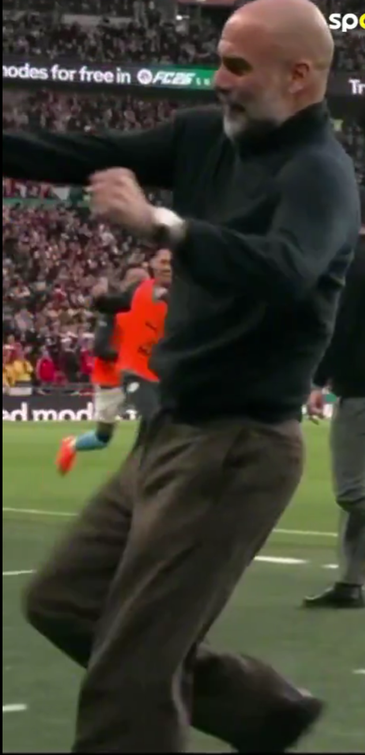 Pep Guardiola, reacție nemaivăzută în finala Cupei Ligii Angliei! Scene rare pe Wembley