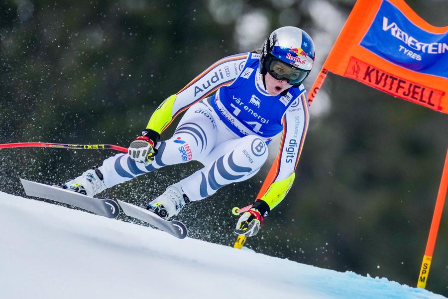 Emam Aicher în acțiuen FOTO Imago Images Sofia Goggia s-a impus în ultima cursă de Super-G a sezonului, cucerind și Micul Glob de Cristal » Emma Aicher s-a apropiat și mai mult de Mikaela Shiffrin în clasamentul general