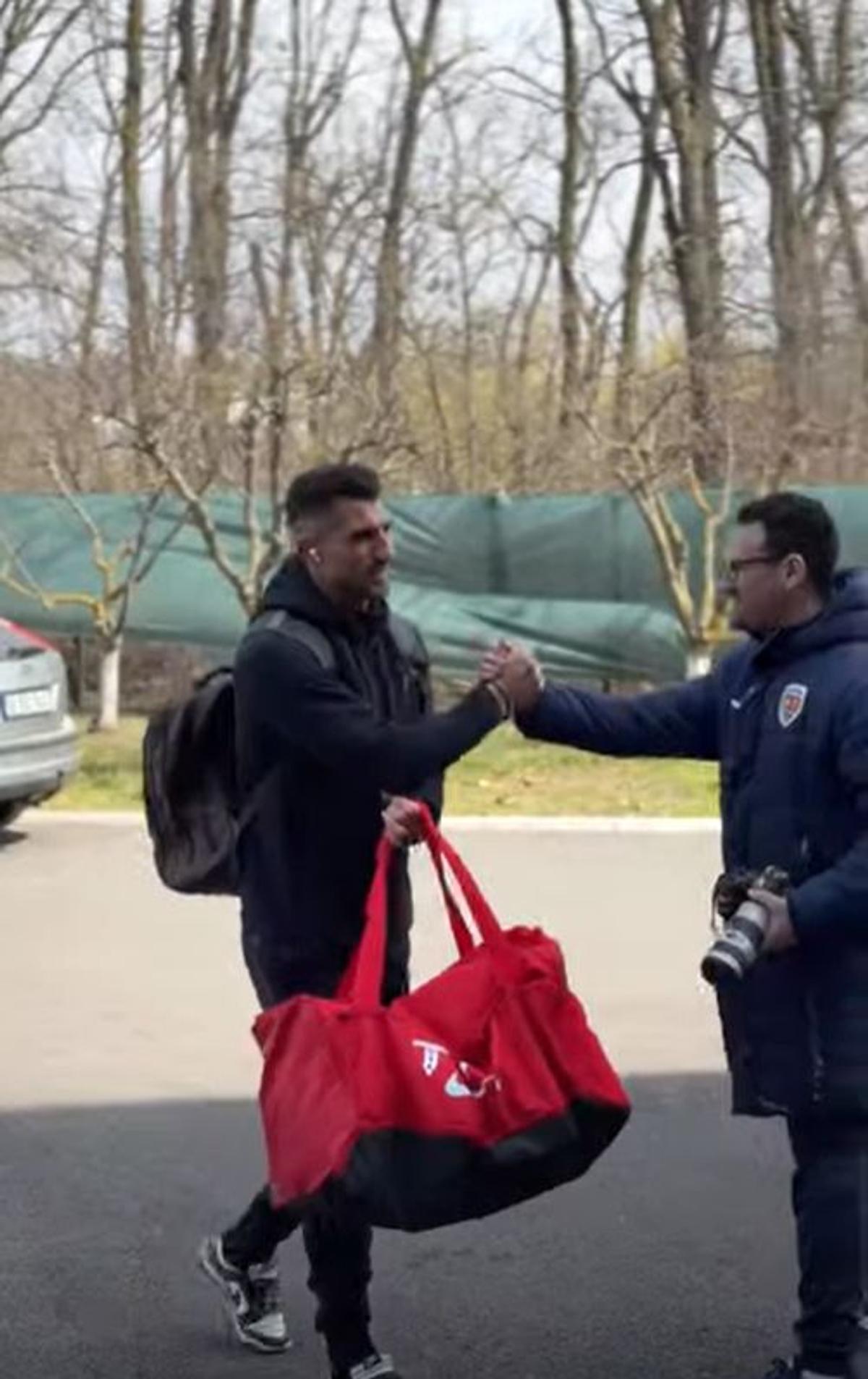 Ianis Hagi a „rupt moda” la Mogoșoaia » Primii fotbaliști sosiți sub comanda lui Lucescu