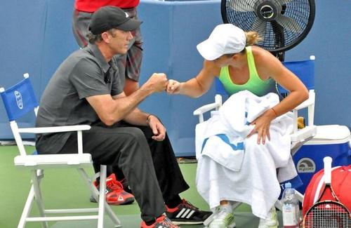 Simona Halep și Darren Cahill într-un OCC în timpul Turneului Campioanelor de la Shenzhen Foto Guliver/GettyImages