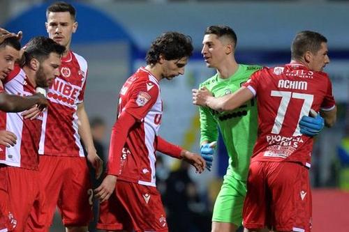 Dinamo se află pe loc de baraj, iar perspectivele sunt sumbre în Stefan cel Mare. FOTO: Gazeta Sporturilor