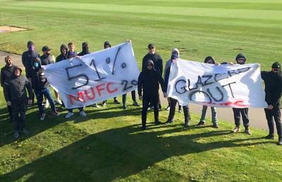 Protest la Manchester United » Fanii au pătruns în baza de pregătire și au cerut plecarea proprietarului