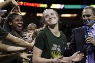 Stephen Curry o provoacă pe Sabrina Ionescu la un concurs de aruncări de 3 puncte