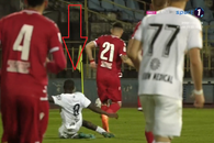 Faza din Gaz Metan - Dinamo care l-a stârnit pe comentatorul TV: „Intrare măcelărească! Jur, pare că a vrut să ia «roșu»!”