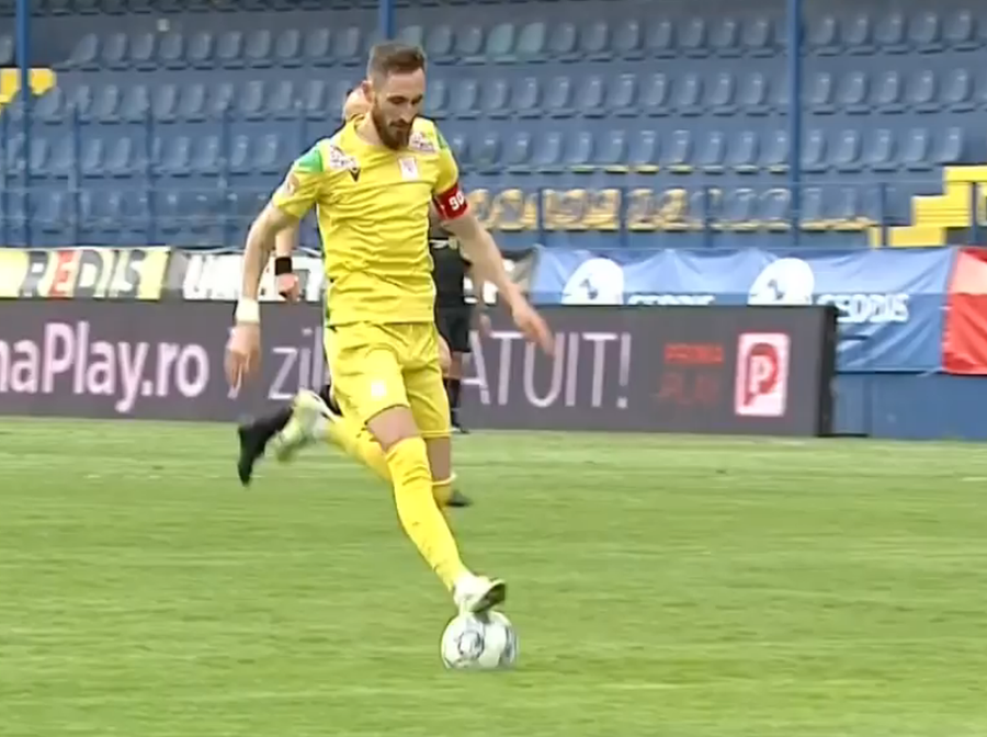 A scăpat singur cu portarul, dar s-a făcut de râs! » Fază incredibilă în primul meci al zilei din Liga 1