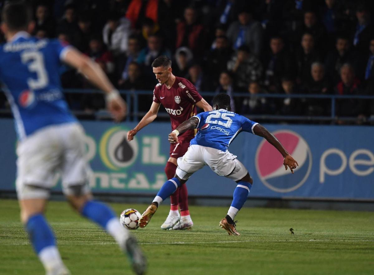 Momente încinse în Farul - CFR Cluj: încăierare generală după un conflict Nedelcu - Burcă!