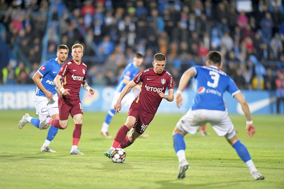 Momente încinse în Farul - CFR Cluj: încăierare generală după un conflict Nedelcu - Burcă!
