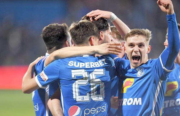 Farul - CFR Cluj 1-0 » Pas mare spre titlu! Băluță și Mazilu fac KO apărarea campioanei și aduc 3 puncte de aur