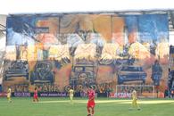 Aniversare cu scandal la Petrolul - UTA » Au afișat scenografia uriașă cu Immortan Joe, apoi jandarmii au intervenit în forță în peluză