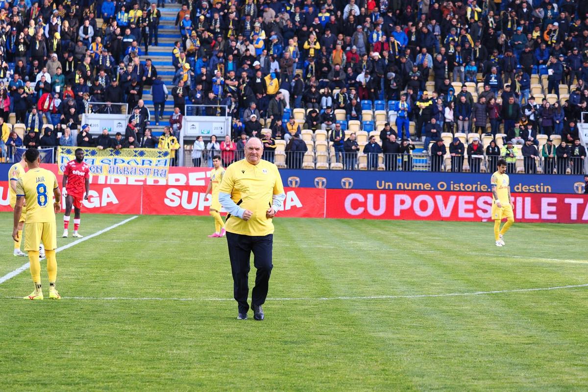 Sergiu Hanca, despre poza-eveniment descoperită de GSP: „De-asta e frumos fotbalul! Copil de mingi, acum câștigă titlul cu FCSB. Bravo lui!”