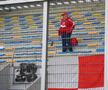 Nicolae Vereu, suporterul fidel al „Bătrânei Doamne”, prezent la Petrolul - UTA / Foto: Ionuț Iordache