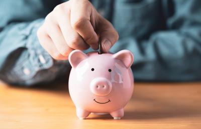 Cum să reușești să economisești în fiecare lună pentru a-ți atinge obiectivul propus