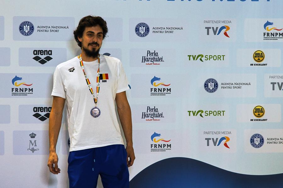 Andrei Ungur pe podium la Campionatele Naționale de săptămâna trecută FOTO Roxana Fleșeru Andrei Ungur, medaliat cu bronz la Campionatele Europene în bazin scurt: „Cam greu se poate face performanță cu salariul minim”