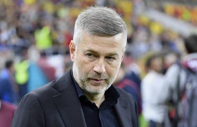 Probleme pentru Edi Iordănescu » Un tricolor de bază este suspect de fractură și ar putea fi operat de urgență