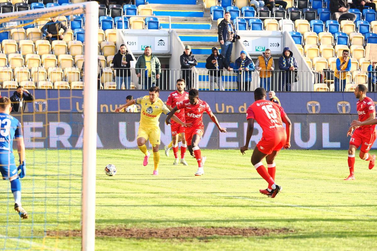 De-a șoarecele cu pisica la Ploiești » Clasament în play-out după Petrolul - UTA: „lupii” joacă riscant