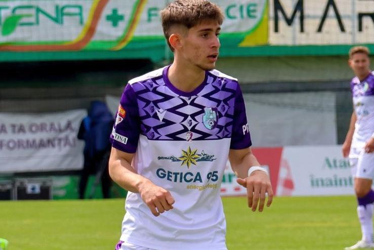 Adriano Manole a debutat pentru „vulturii violeți” în meciul cu Csikszereda / Sursă foto: Facebook@ Fotbal Club Argeș Pitești