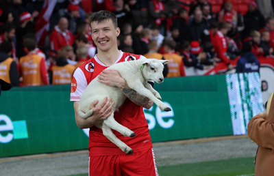 A fost cel mai bun jucător de pe teren și a primit cadou un miel! Ce premii au mai luat fotbaliștii