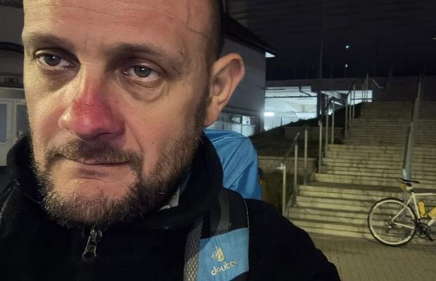 Un suporter a mers 500 de kilometri cu bicicleta la meciul din Superliga, iar la întoarcere a fost dat jos din tren! Motivul e de necrezut