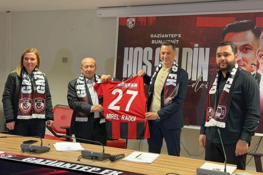 Memik Yilmaz, la prezentarea lui Mirel Rădoi Îmblânzitorul de antrenori » Cine e bașkanul care l-a convins pe Mirel Rădoi să semneze cu Gaziantep FK