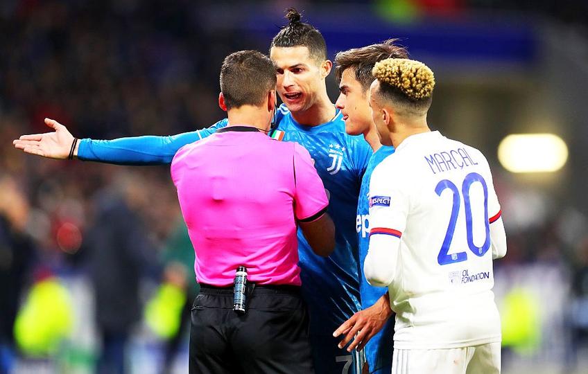 Cristiano Ronaldo protestează în fața arbitrului la un meci al lui Juventus, foto: Guliver/gettyimages
