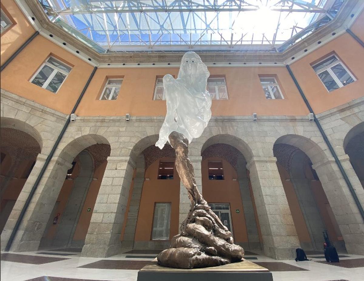 Sculptură COVID-19