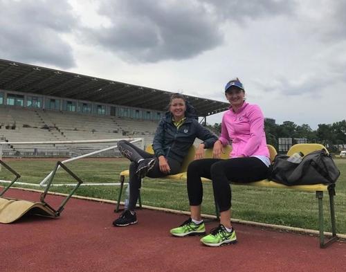 Alexandra Dulgheru și Irina Begu pe stadionul Tineretului, la pregătire