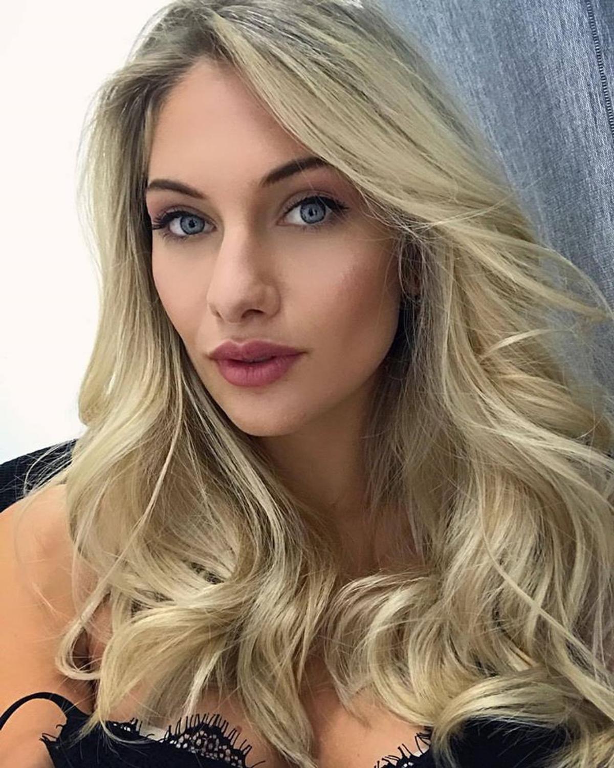 FOTO Prezentatoarea știrilor sportive de la Look Sport+ face senzație în reclame la lenjerie intimă