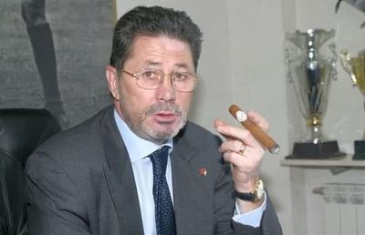 S-a aflat cine l-a filmat pe Cornel Dinu în timp ce înjura gloriile lui Dinamo » Reacția „Procurorului”: „Vine din când în când printre fotbaliști”