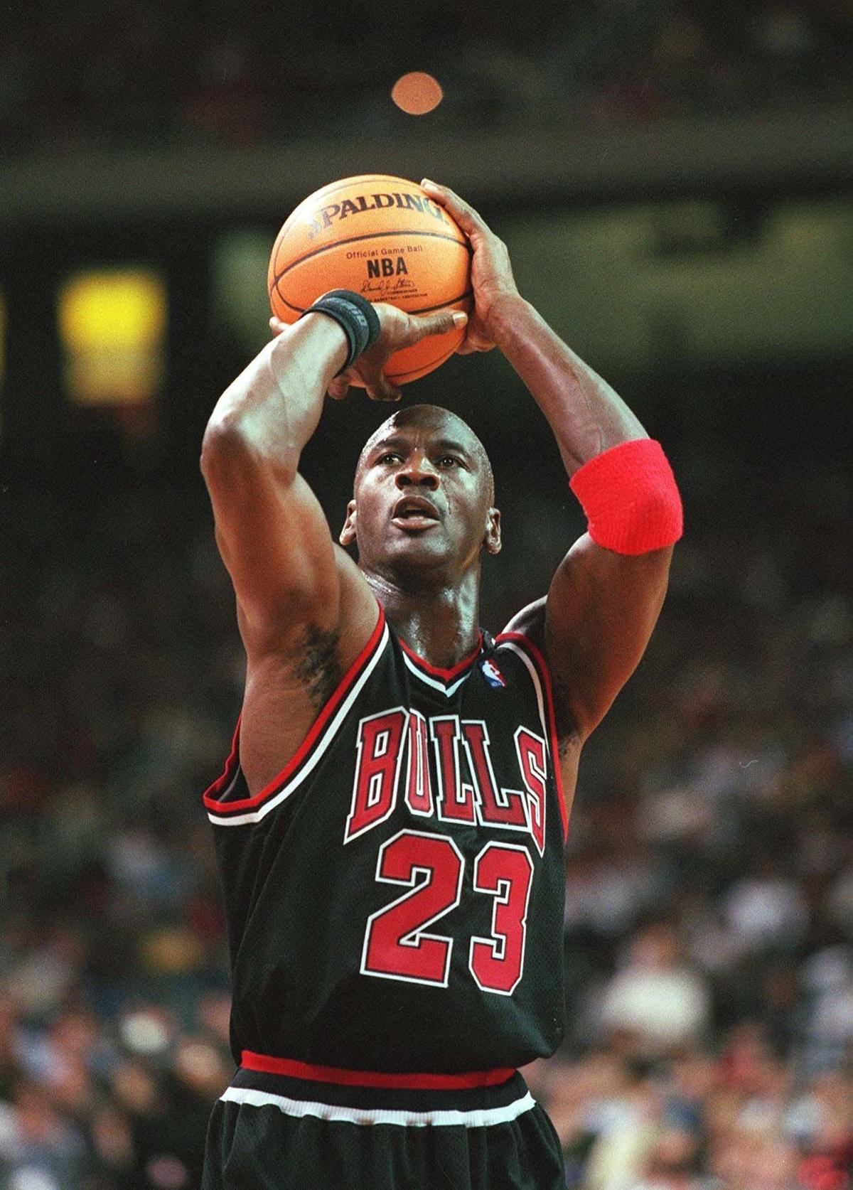 Michael Jordan împlinește azi 62 de ani! » 23 de lucruri neștiute: de ce a mituit un angajat al unui aeroport + Fobia cu care a rămas pe viață