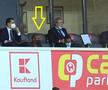 Fostul internațional francez Florent Malouda (Ambasador UEFA), indicat de săgeată, asistă la meci. A venit în România pentru a ține un discurs la Academia Națională de Fotbal FOTO: Raed Krishan