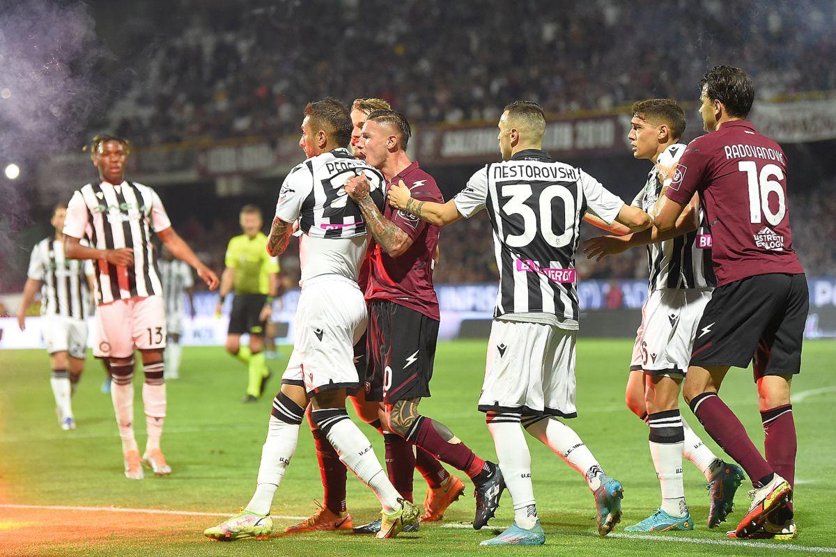 Răzvan Marin și colegii de Cagliari, prăbușiți după retrogradarea în Serie B! Radu Drăgușin și Salernitana au „supraviețuit”!