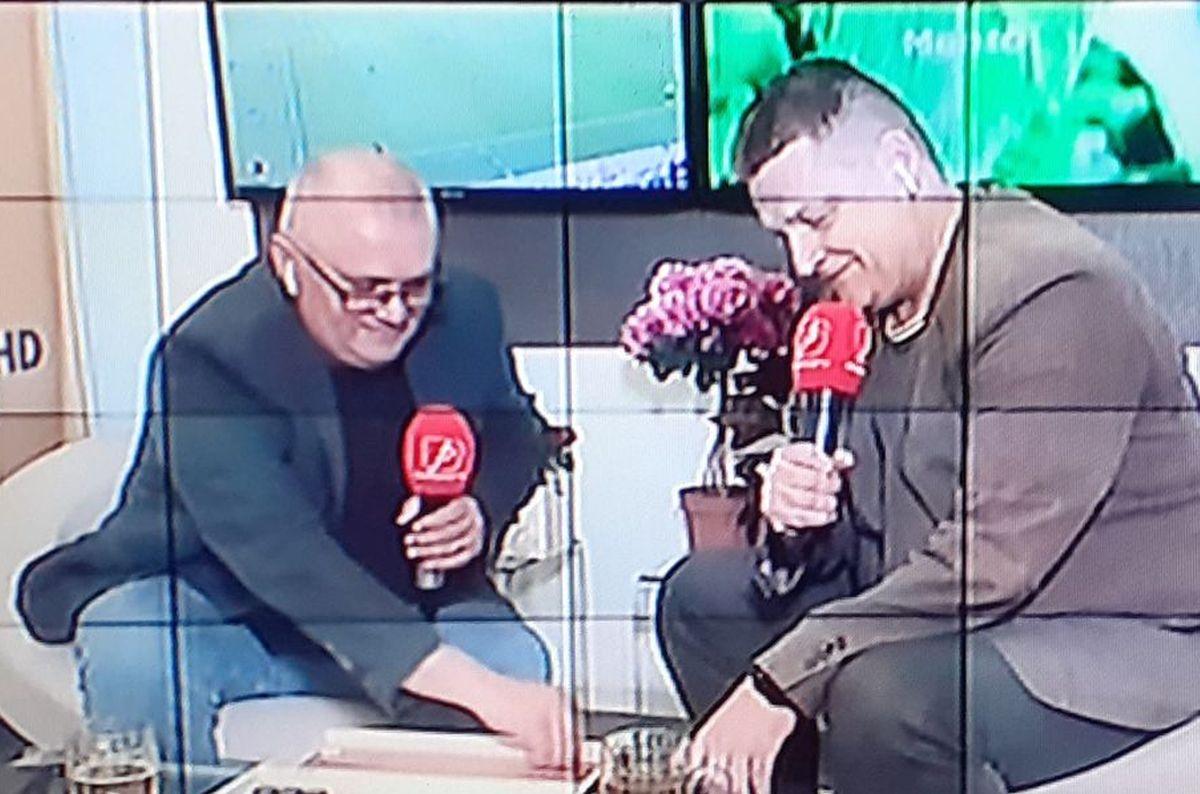 Imagini inedite în direct, înainte de FCSB - CFR Cluj » Comentatorii partidei, la table și bere: „Derby-ul se joacă. Cât despre comentariu, nu garantăm”. Copiii au prezentat echipele