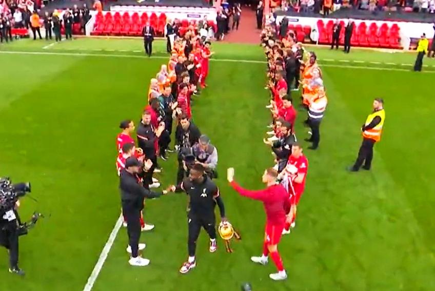 Liverpool a câștigat meciul cu Wolverhampton, scor 3-1, dar a pierdut titlul în fața lui Manchester City. La final, pe Anfield Road, fanii și-au luat rămas bun de la atacantul belgian Divock Origi (27 de ani).