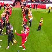 Liverpool a câștigat meciul cu Wolverhampton, scor 3-1, dar a pierdut titlul în fața lui Manchester City. La final, pe Anfield Road, fanii și-au luat rămas bun de la atacantul belgian Divock Origi (27 de ani).
