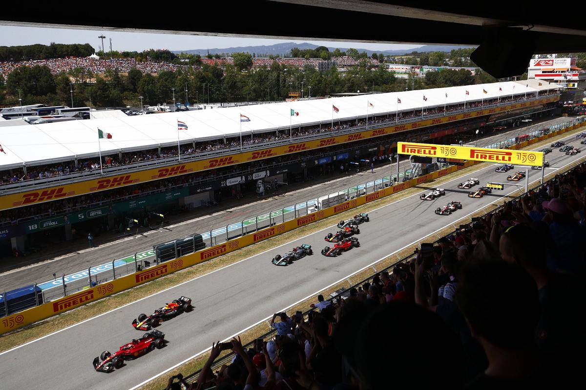 Întrebările esențiale după cursa de Formula 1 din Barcelona: s-a grăbit Ferrari când i-a prelungit contractul lui Sainz și a greșit Red Bull față de Sergio Perez?