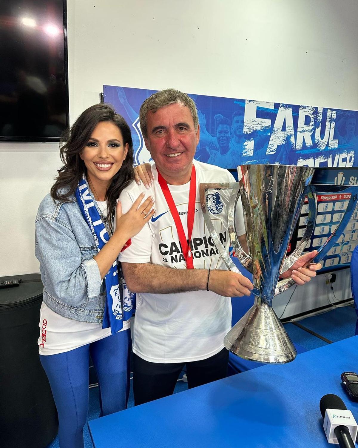 Andreea Bododel în tribune la Farul - Rapid
