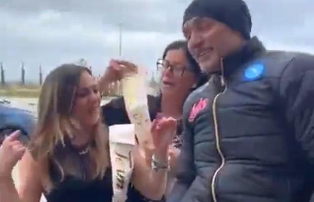 „Tu ești stripper-ul pe care îl așteptam?” » Antrenorul lui Napoli, prins cu garda jos :D