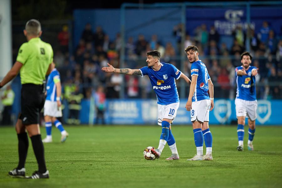 Vlad Morar a impulsionat jocul Farului din finalul meciului cu FCSB FOTO: Raed Krishan Retrogradat în 2022 cu Dinamo, campion în 2023 cu Farul! Situația celorlați jucători care au intrat în istoria neagră a clubului din Ștefan cel Mare