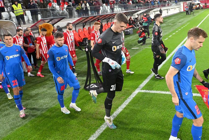 Ștefan Târnovanu, în negru // foto: Imago Images