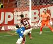 „Hoțule, hoțule!” » Două penalty-uri și o eliminare contestate puternic în Rapid - CSU Craiova